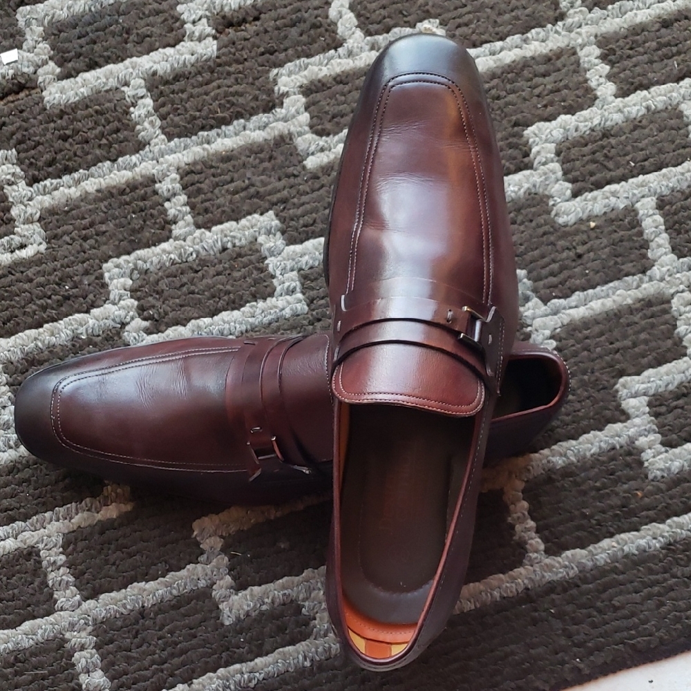 Magnanni Mens Brown Leather Loafers.